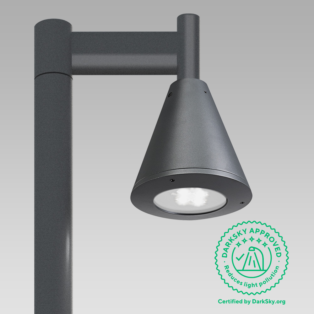 Apparecchio per illuminazione urbana dal design conico, disponibile a parete, su palo o catenaria